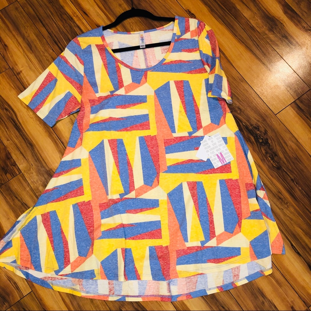 Medium LulaRoe Perfect T